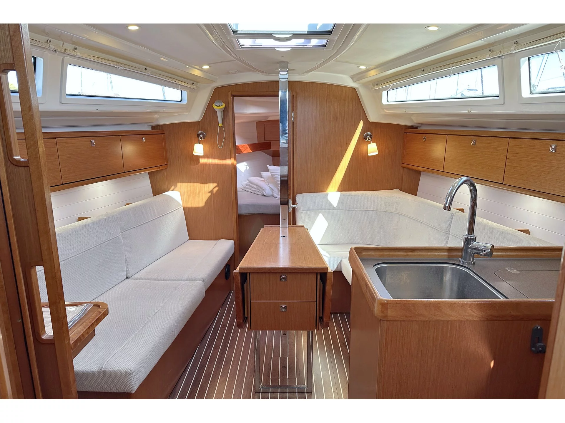 Bavaria Cruiser 34 (Little Joe) Interior image - 9
