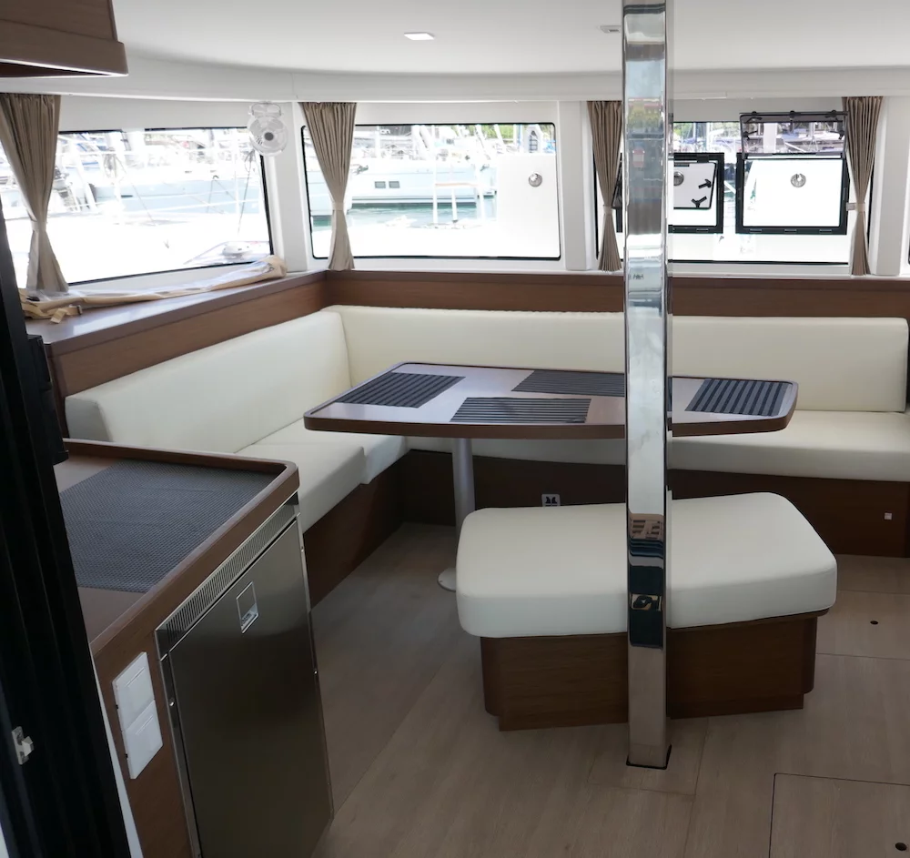 Lagoon 42 (Coral Seas)  - 1