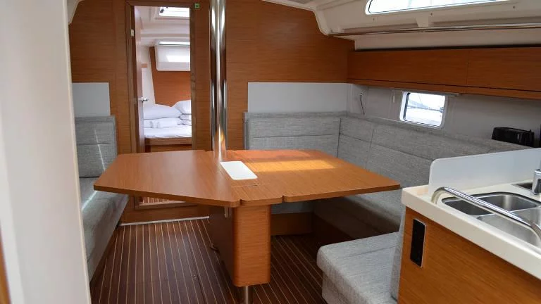 Hanse 418 (Laysan)  - 18