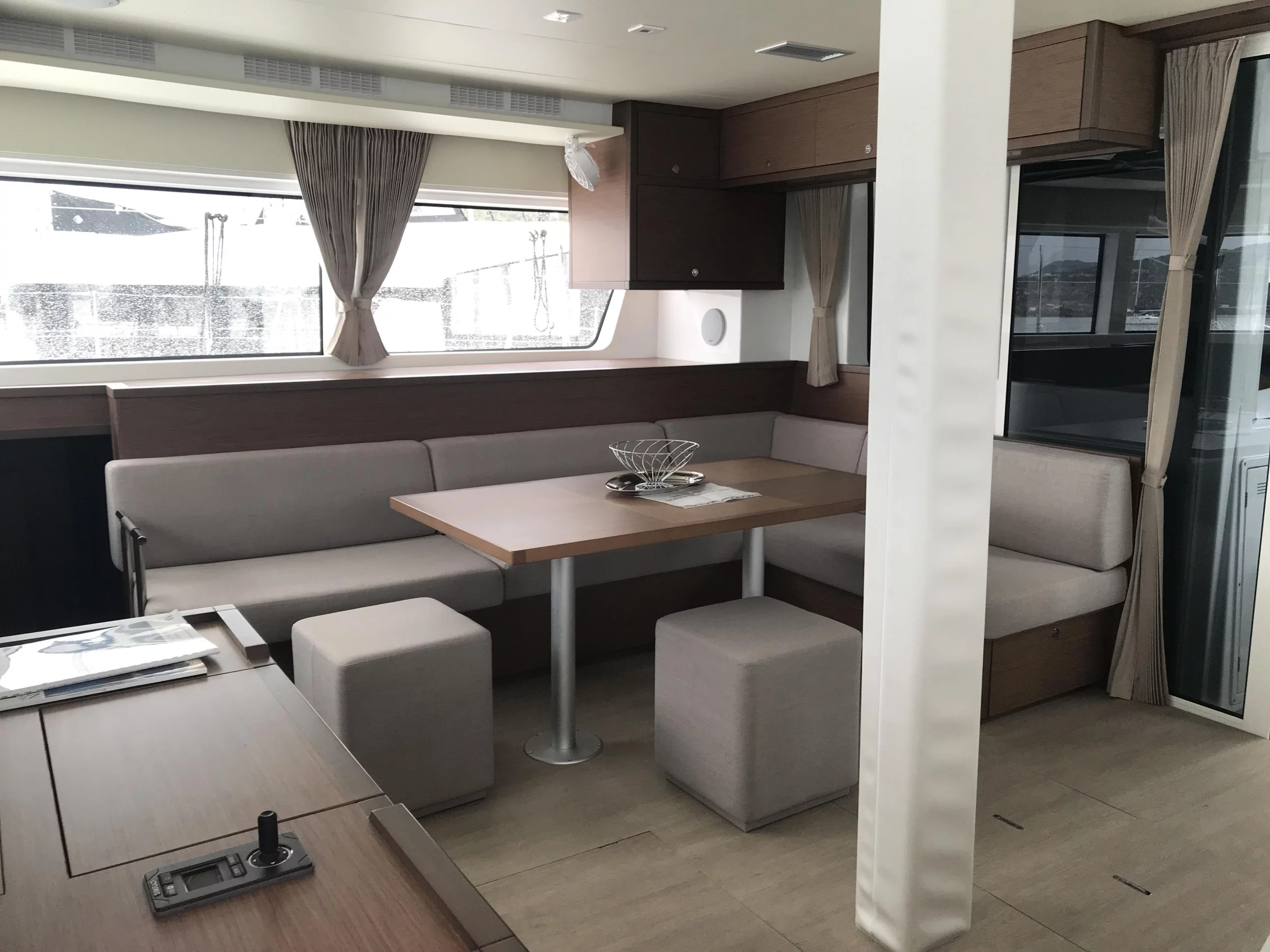 Lagoon 52F - 6 cab (Dugongo II (MAR) (6 cab + 1 crew) (, WM, , Inverter, Tender Lift)) Interior image - 13