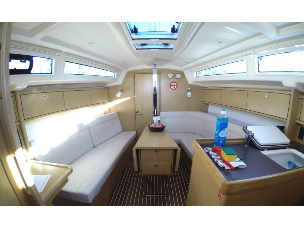 Bavaria Cruiser 34 (Sora) Interior image - 4