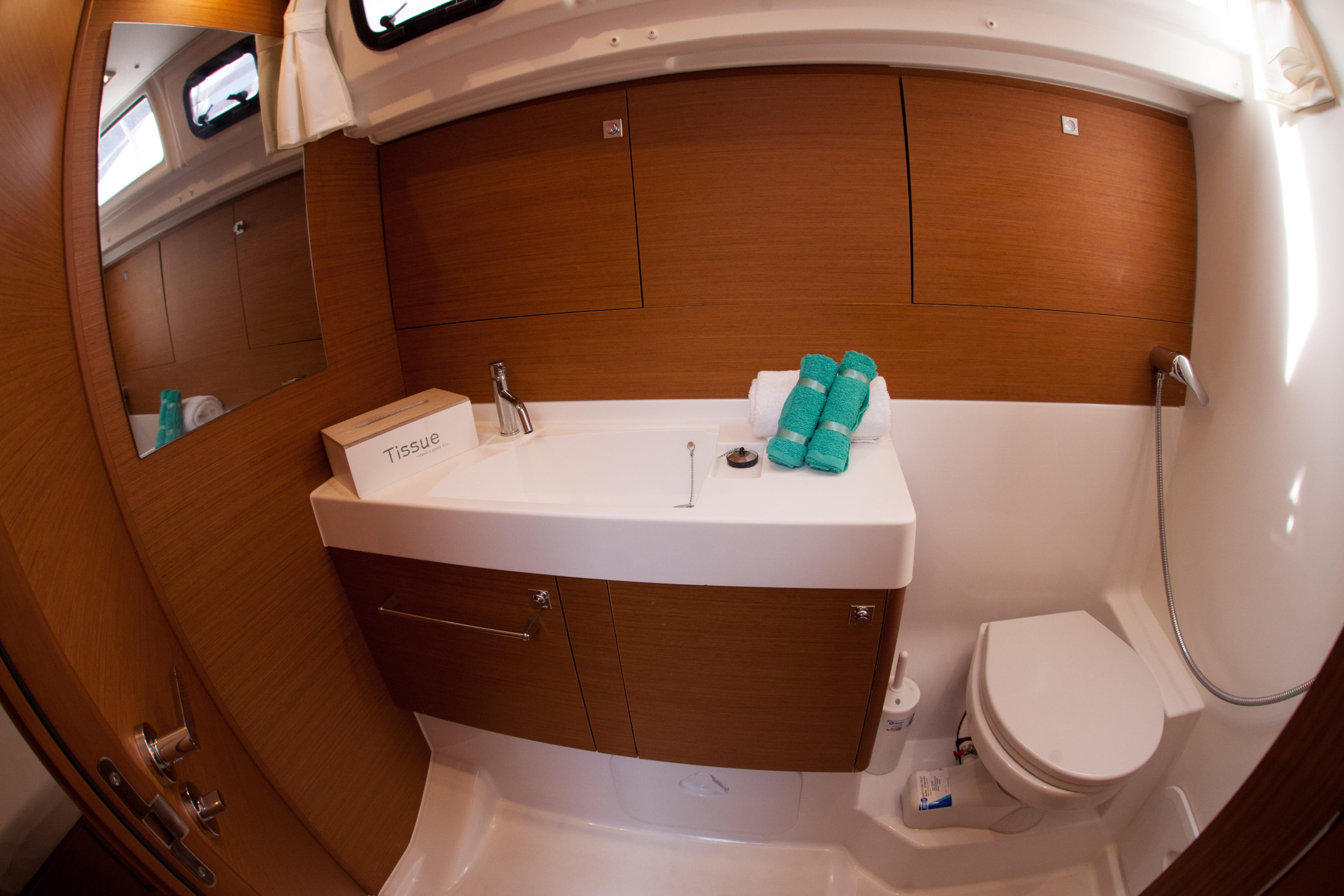 Sun Odyssey 519 - 5 cabs — photo 4