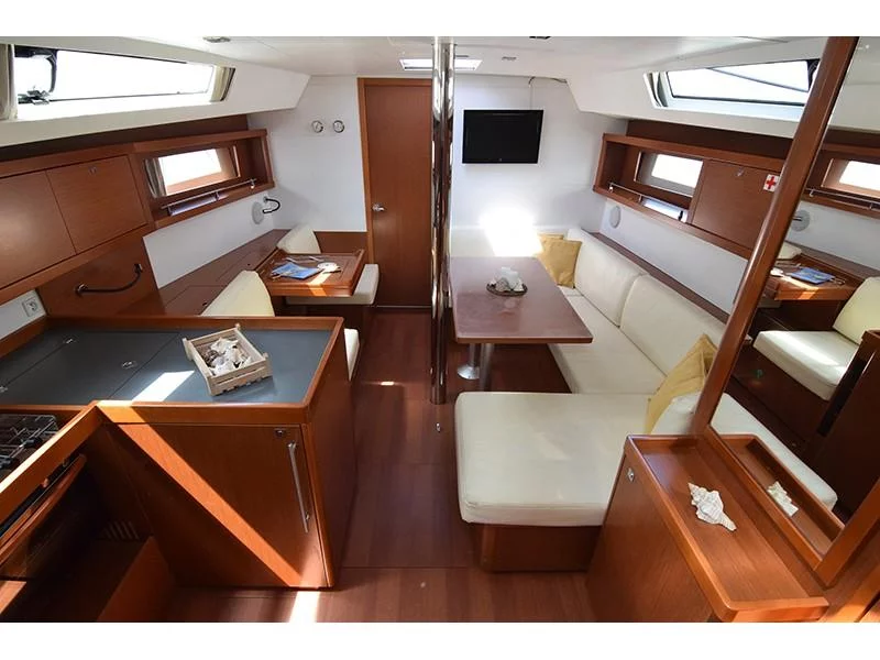 Oceanis 41 (Bolero (Refit 2020)) Interior image - 3