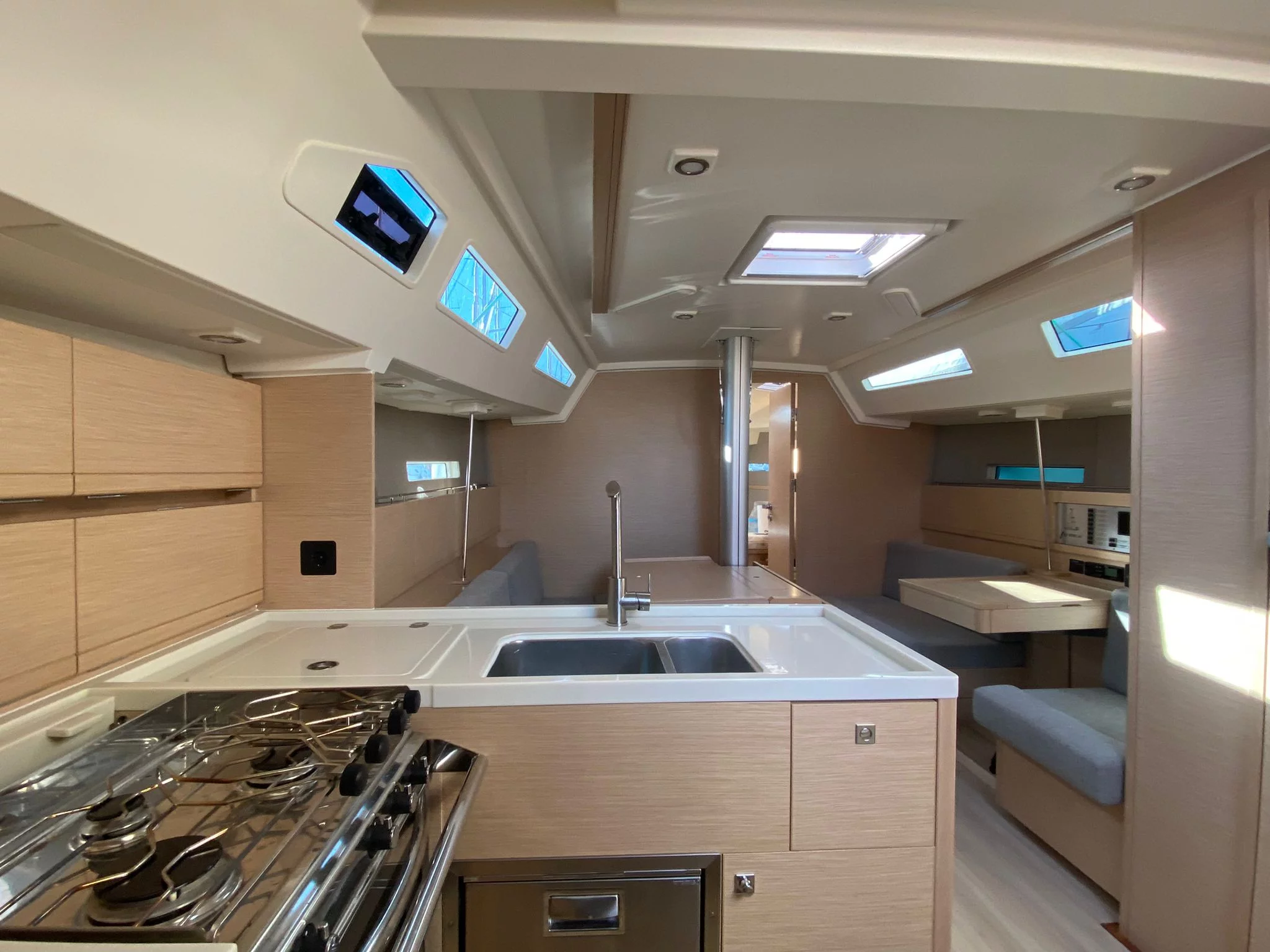 More 40 (sc) (Black Widow) Interior image - 3