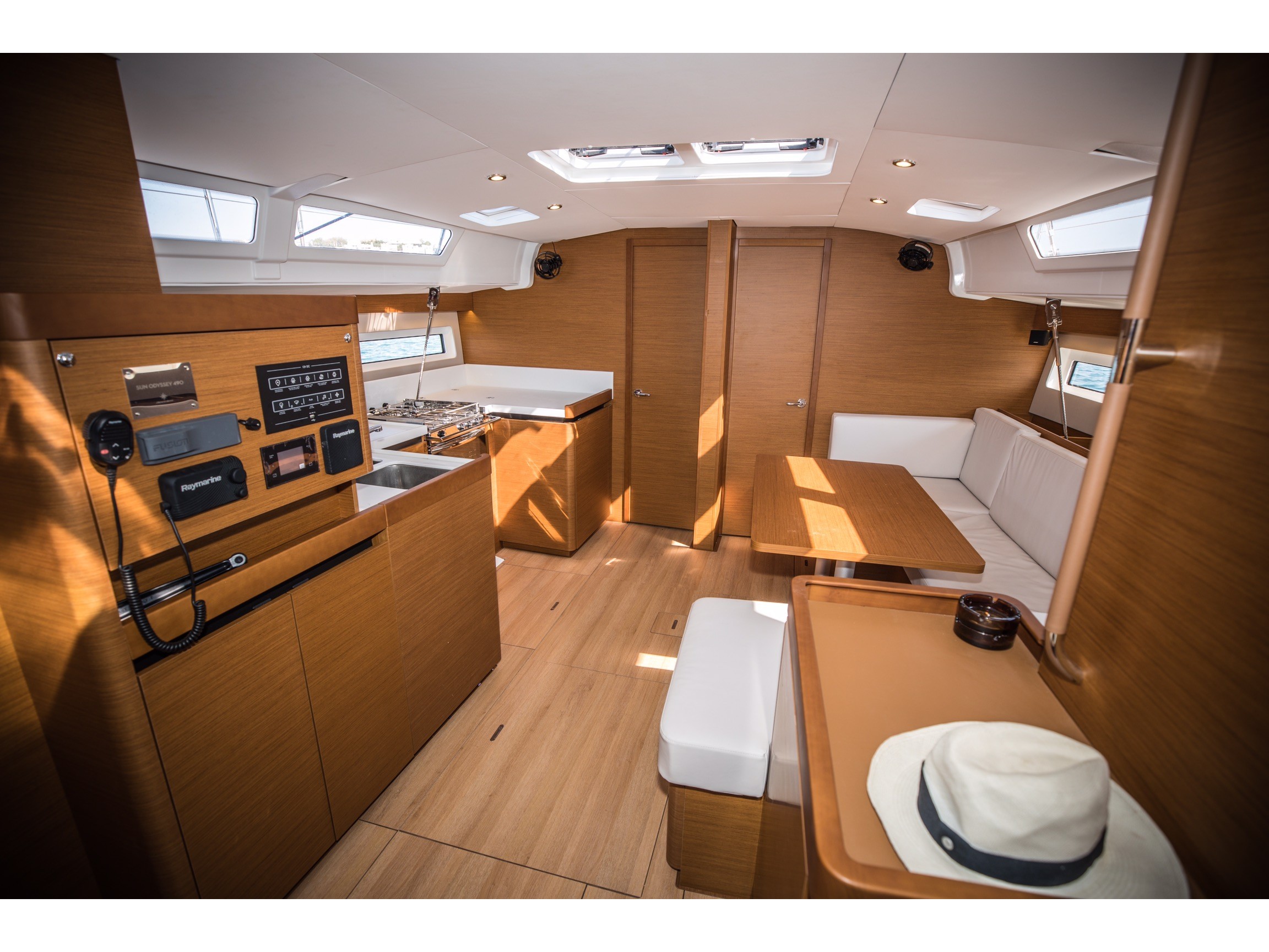 Sun Odyssey 490 4 cabins — photo 4
