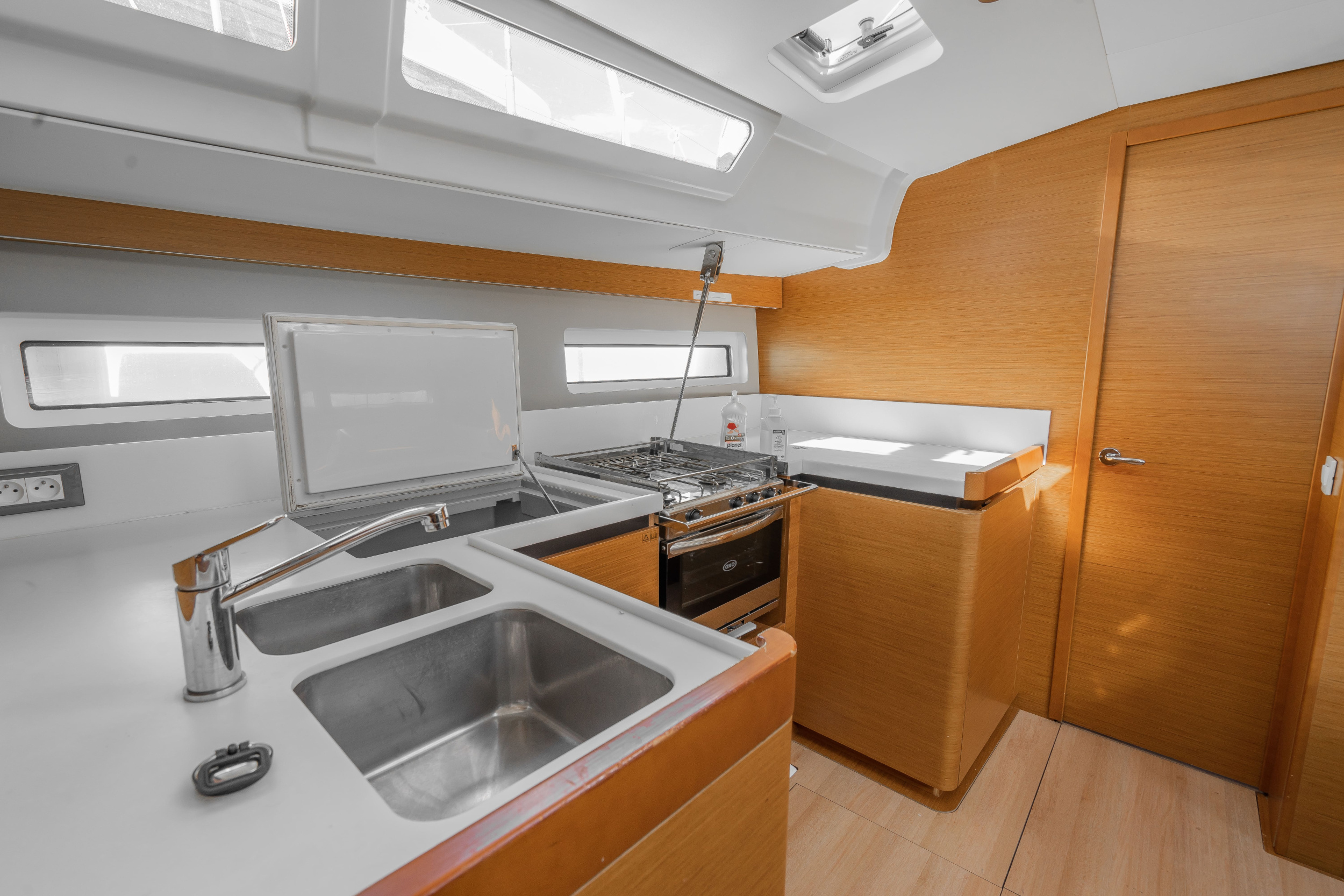 Sun Odyssey 490 4 cabins — photo 6