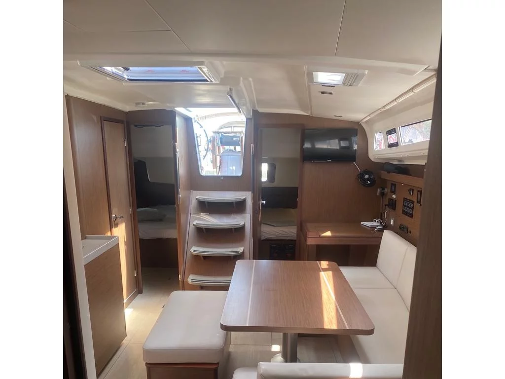 Oceanis 40.1 (Kiki) Interior image - 6