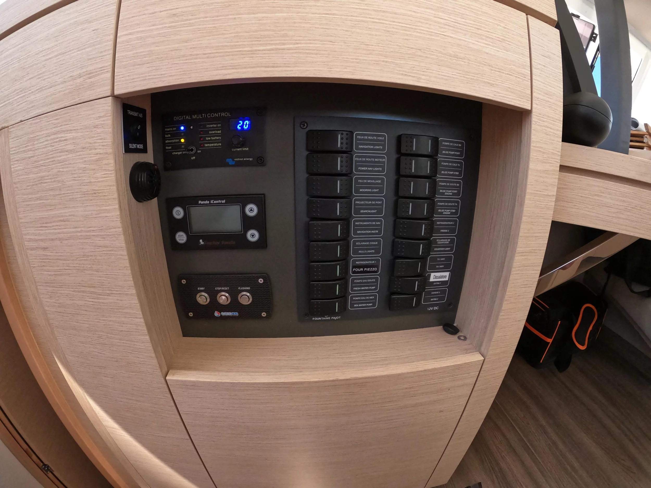 Fountaine Pajot Astréa 42 (Wm-Ac in dinette-Gen-Sol.Pan) (Astrea)  - 4