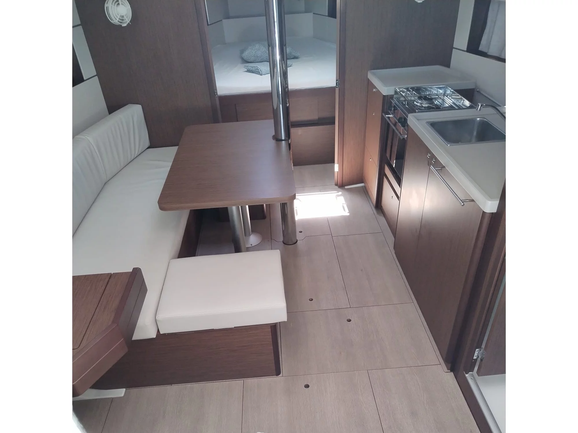 Oceanis 38.1 7 Personen (Diana) Interior image - 5