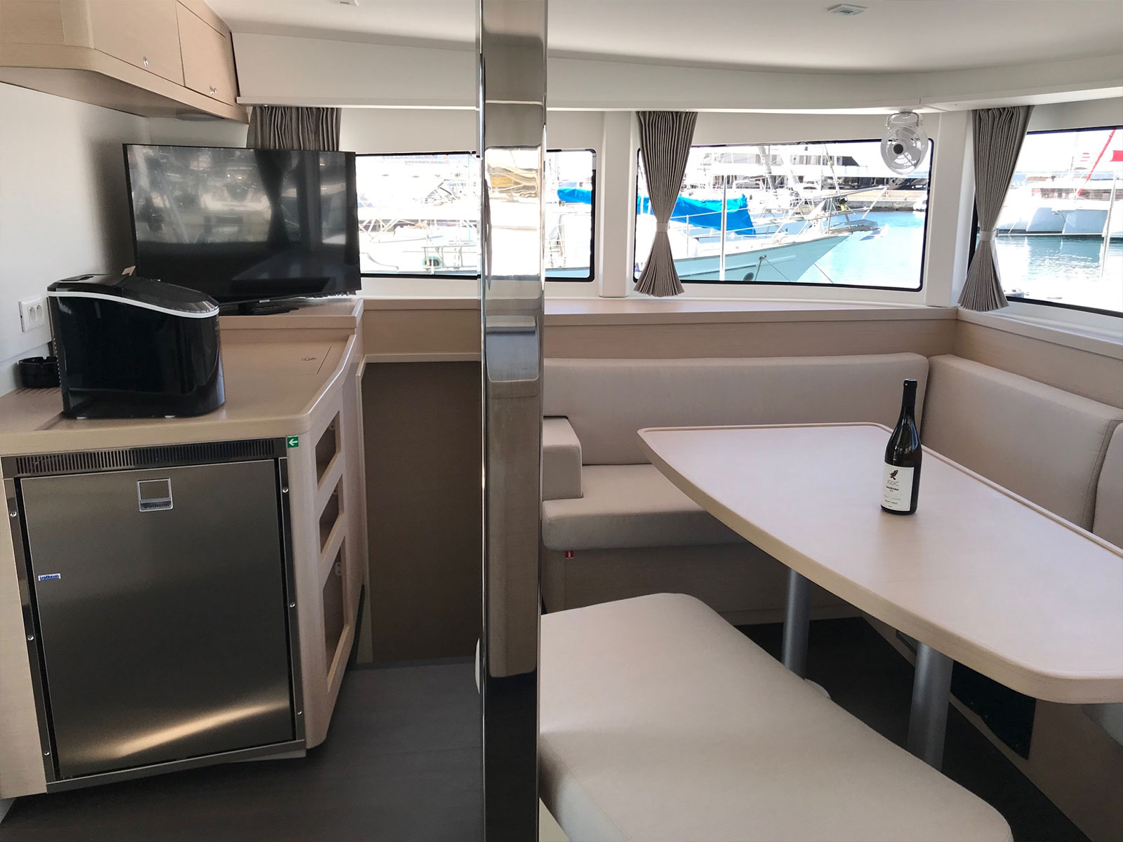 Photo #8 - Lagoon 42 owner version (FIND US) en Kastela - 10129