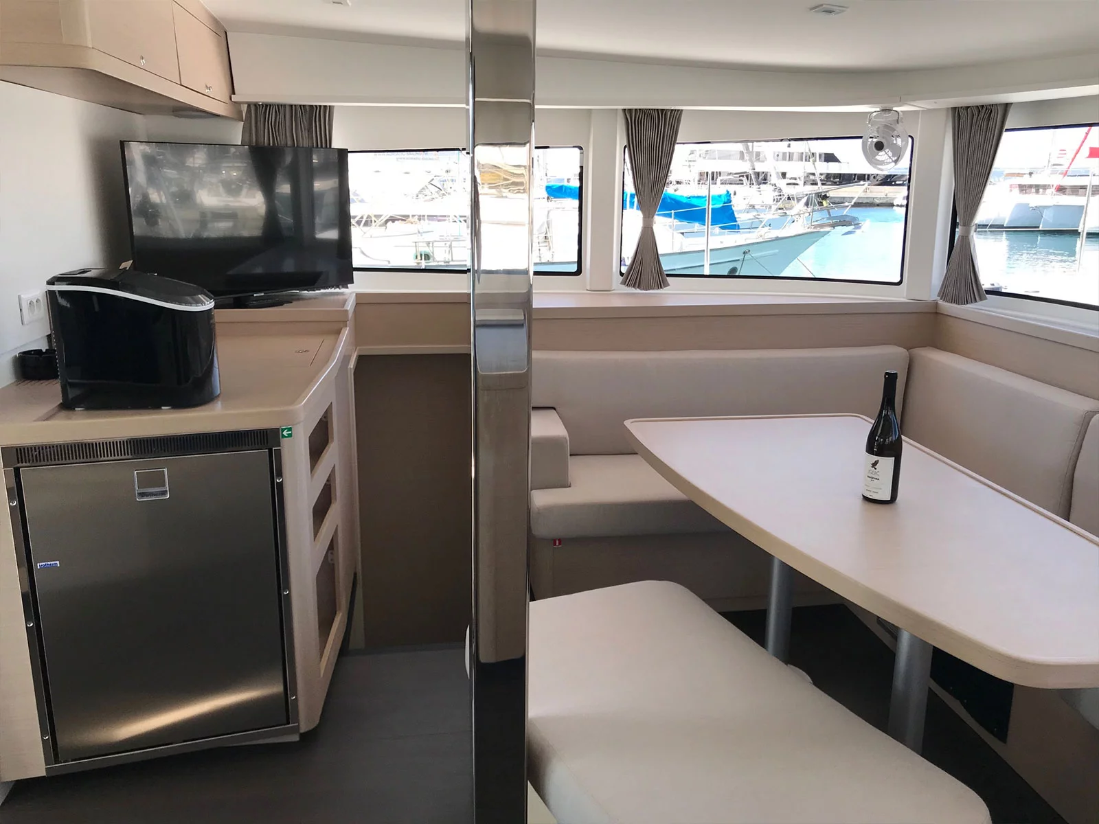 Lagoon 42 owner version (FIND US) Interior image - 7