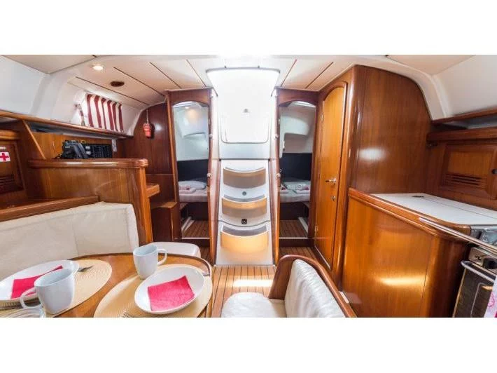 Oceanis 411 Clipper (Simonetta (Bow Thruster, electric heads, Solar Panel)) Interior image - 2