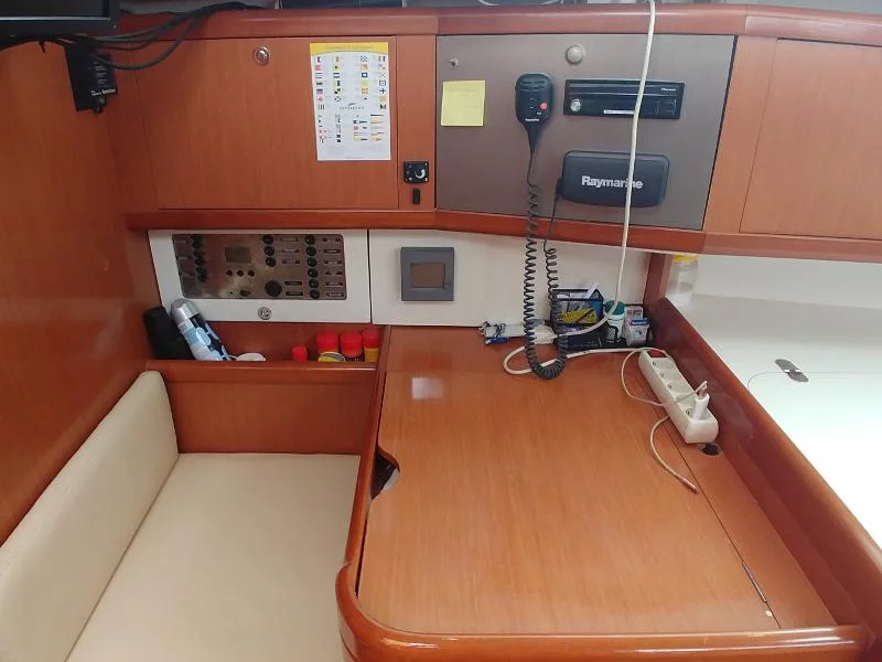 Oceanis 40 (Sapphire)  - 8