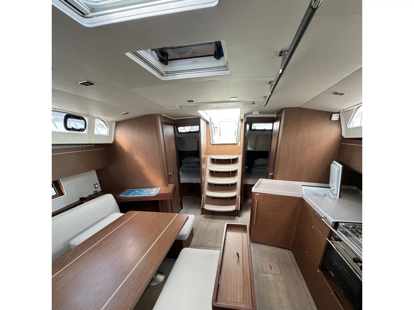 Oceanis 46.1 (Miraculix) Interior image - 1