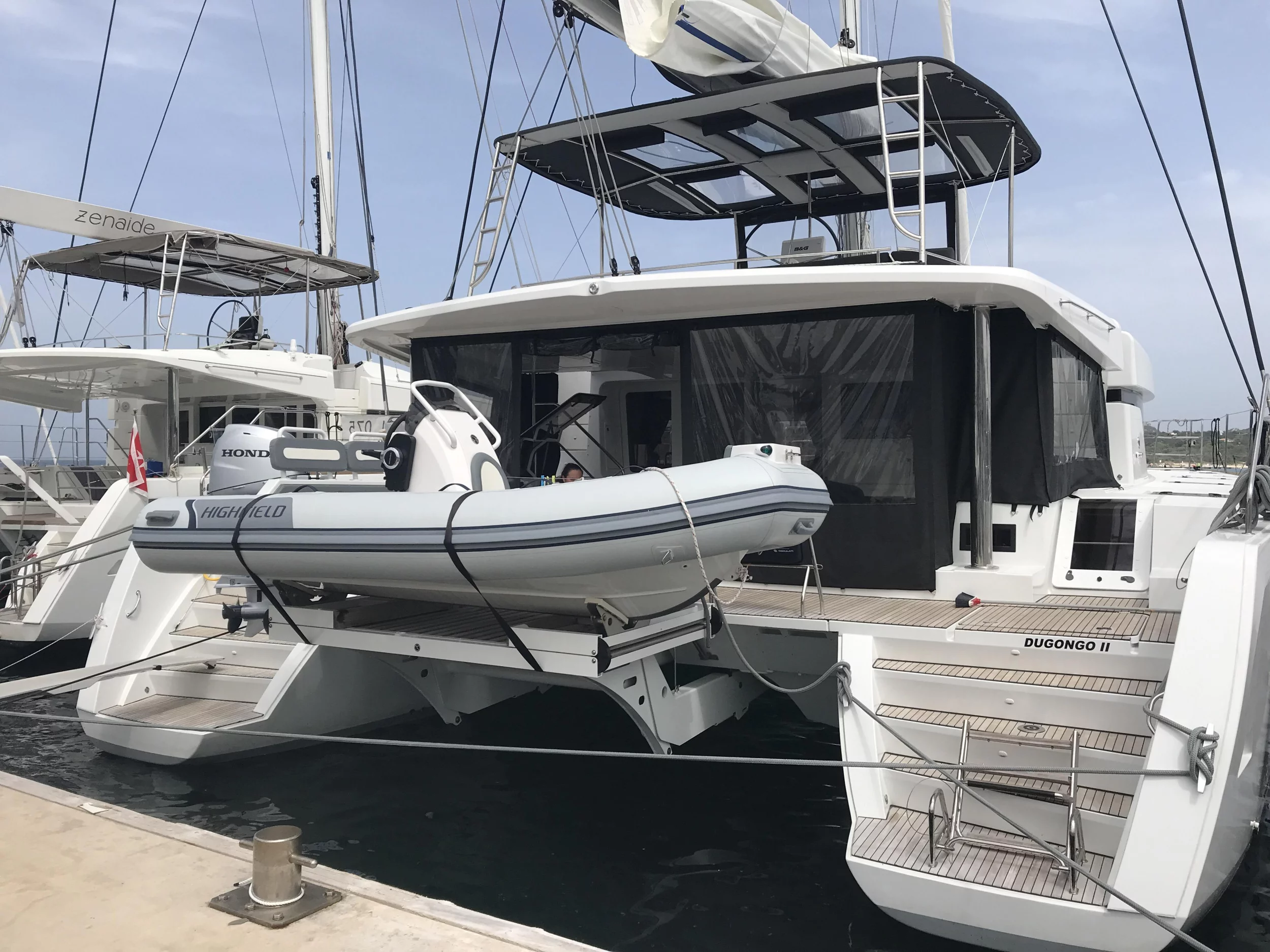 Lagoon 52F - 6 cab (Dugongo II (SXM) (6 cab + 1 crew) (, WM, , Inverter, Tender Lift))  - 11