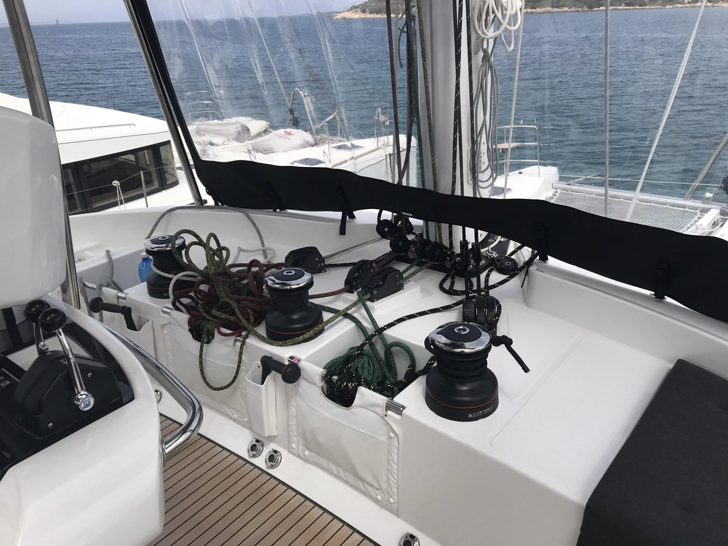 Lagoon 52F - 6 cab (Dugongo II (SXM) (6 cab + 1 crew) (, WM, , Inverter, Tender Lift))  - 13