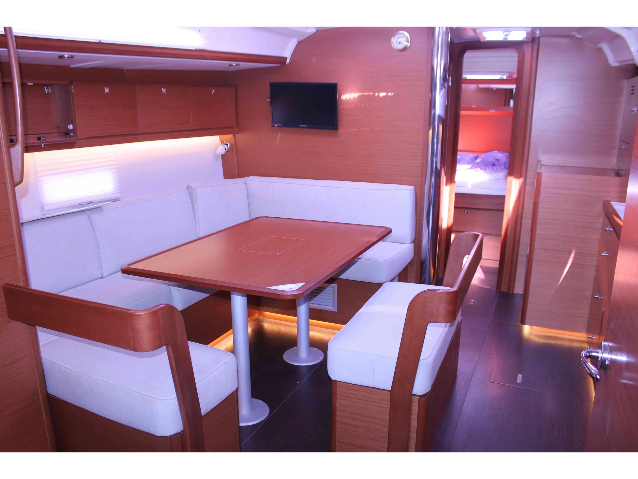 Dufour 430 Grand Large (Marlera) Interior image - 9