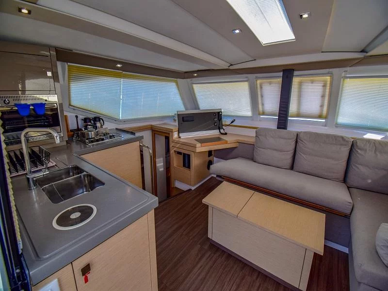 Lucia 40 (Amber) Interior image - 24