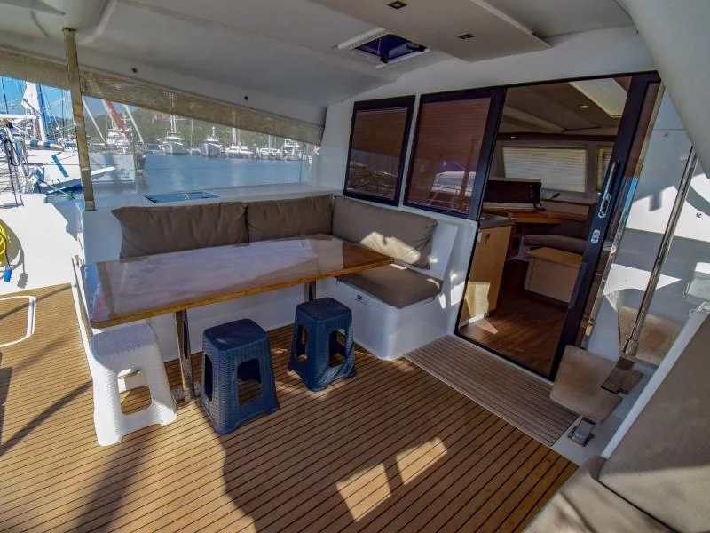 Lucia 40 (Amber)  - 19
