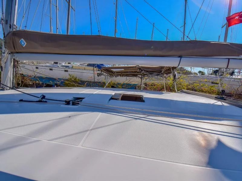 Lucia 40 (Amber)  - 25