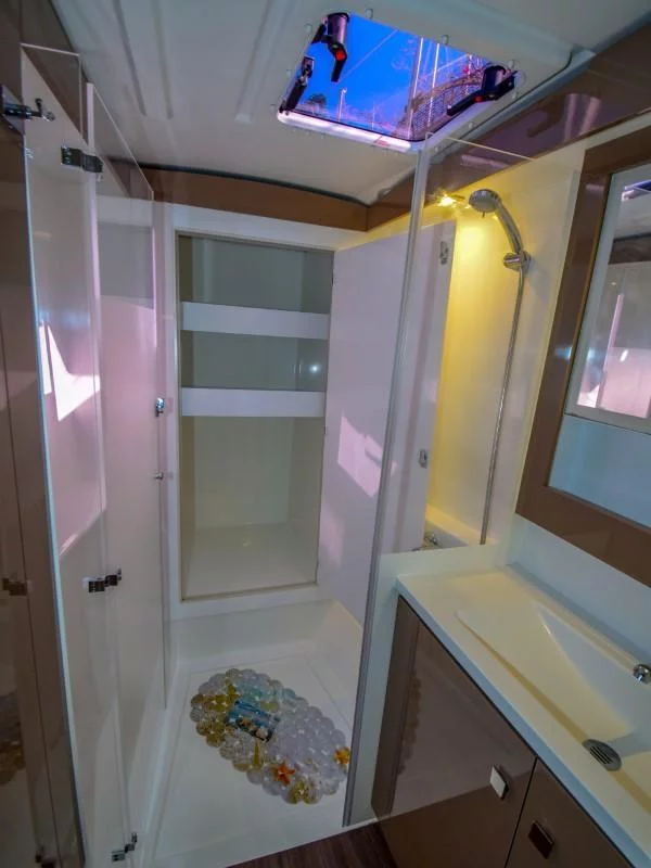 Lucia 40 (Amber)  - 28