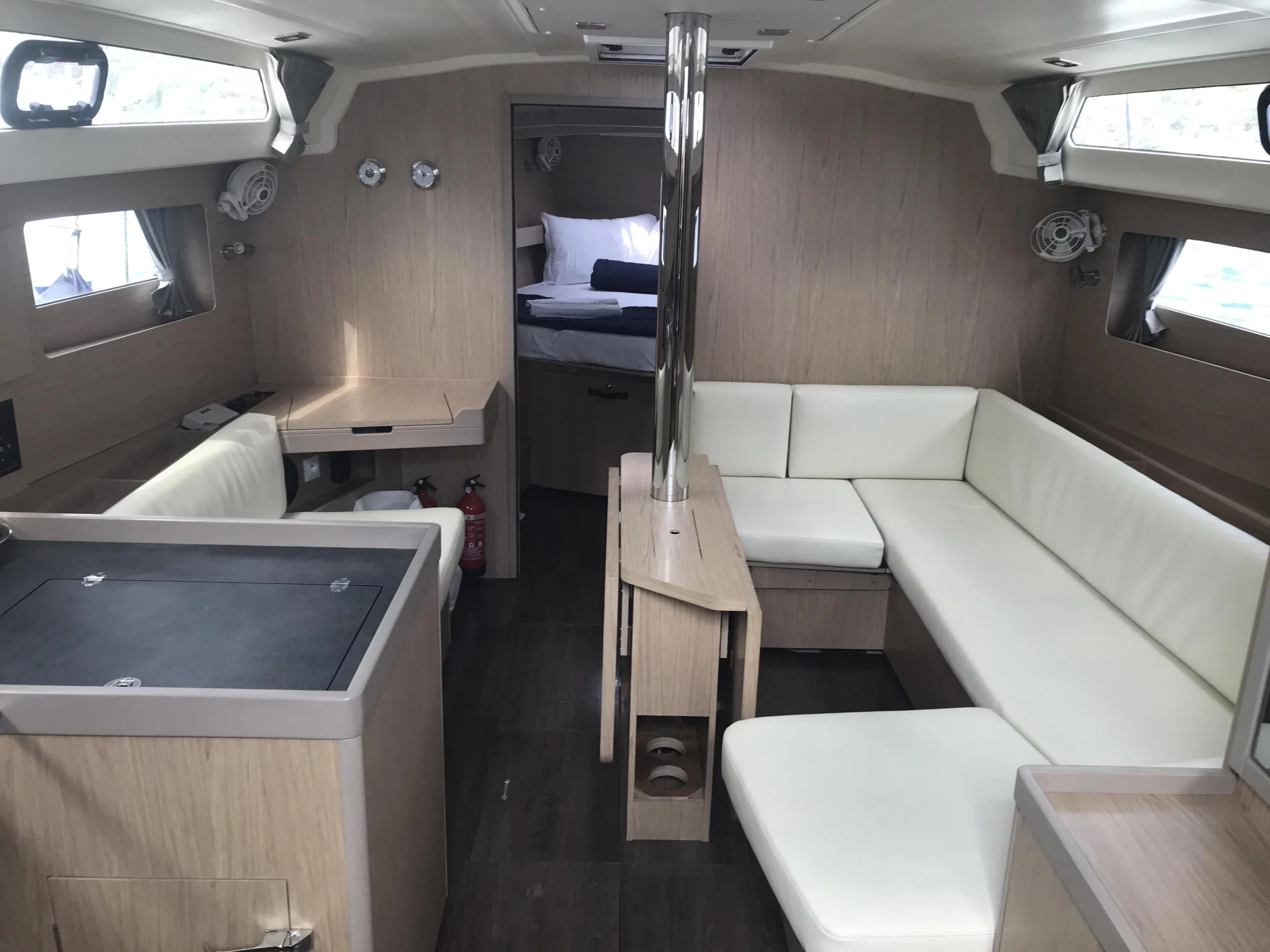 Oceanis 41.1 (Achemar) Interior image - 5