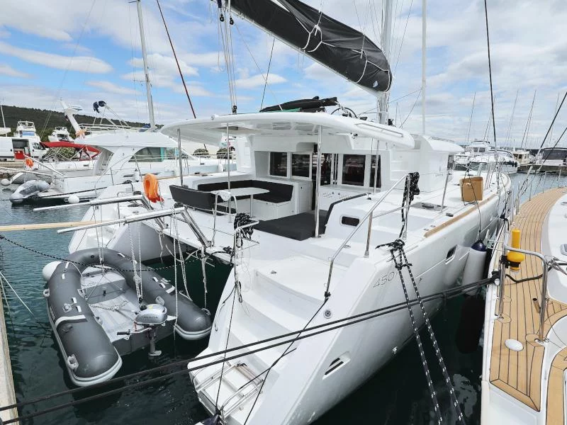 Lagoon 450 F (MUST HAVE)  - 35