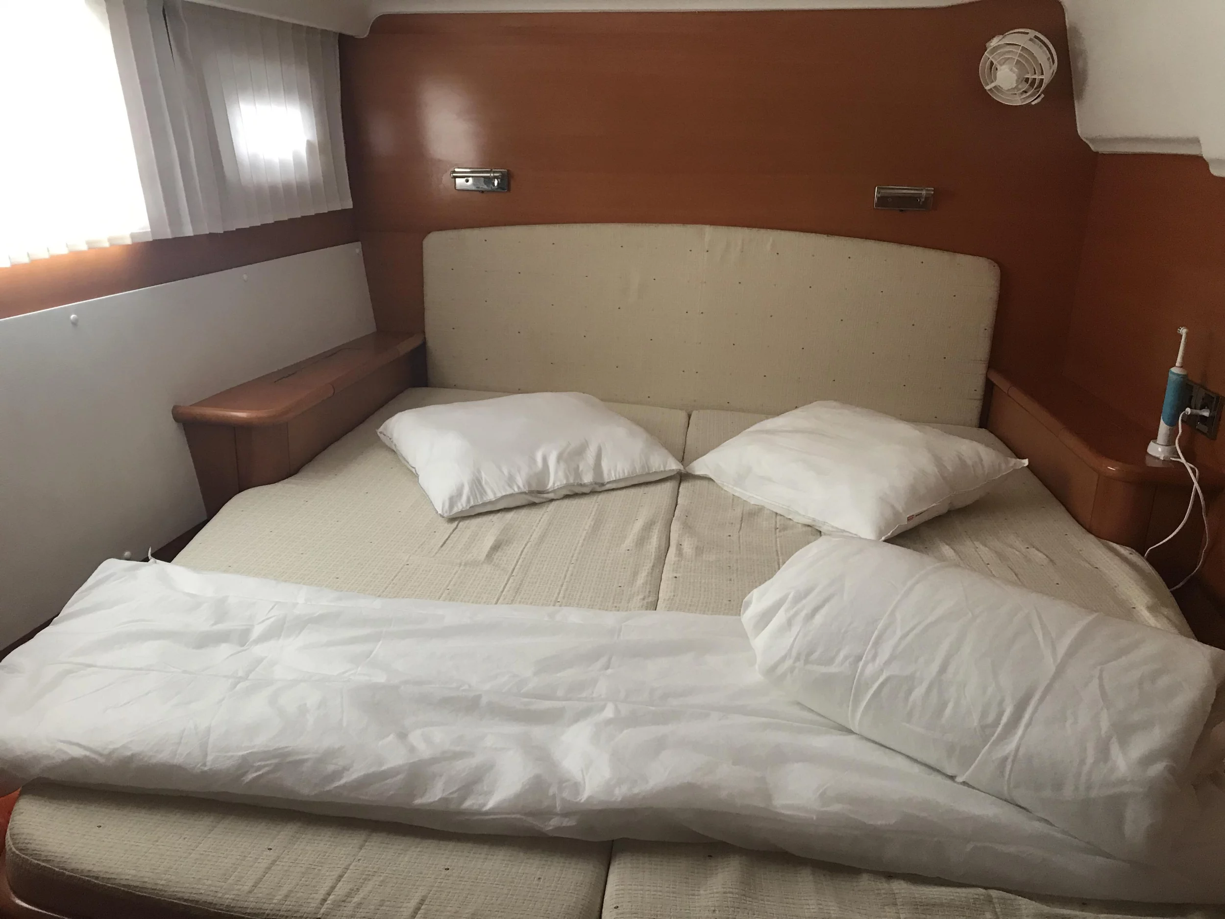 Lagoon 440 (Isis)  - 3