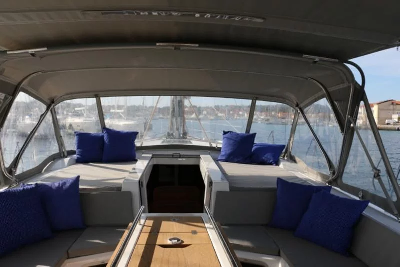 Oceanis 51.1 First Line (Pisces)  - 12