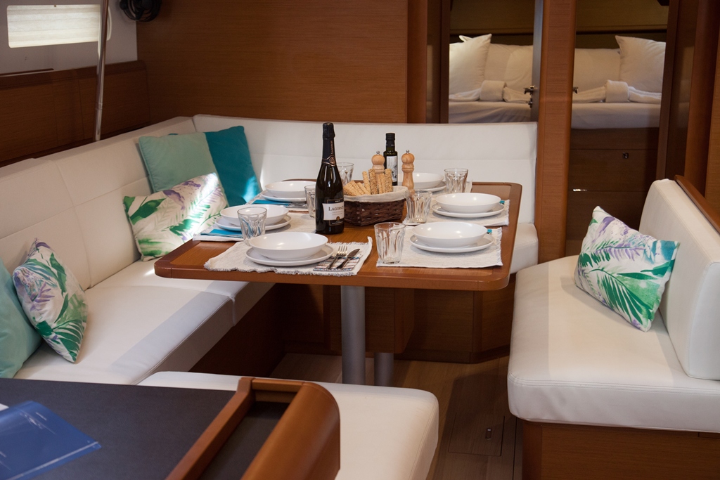 Sun Odyssey 519 - 5 cabs — photo 4