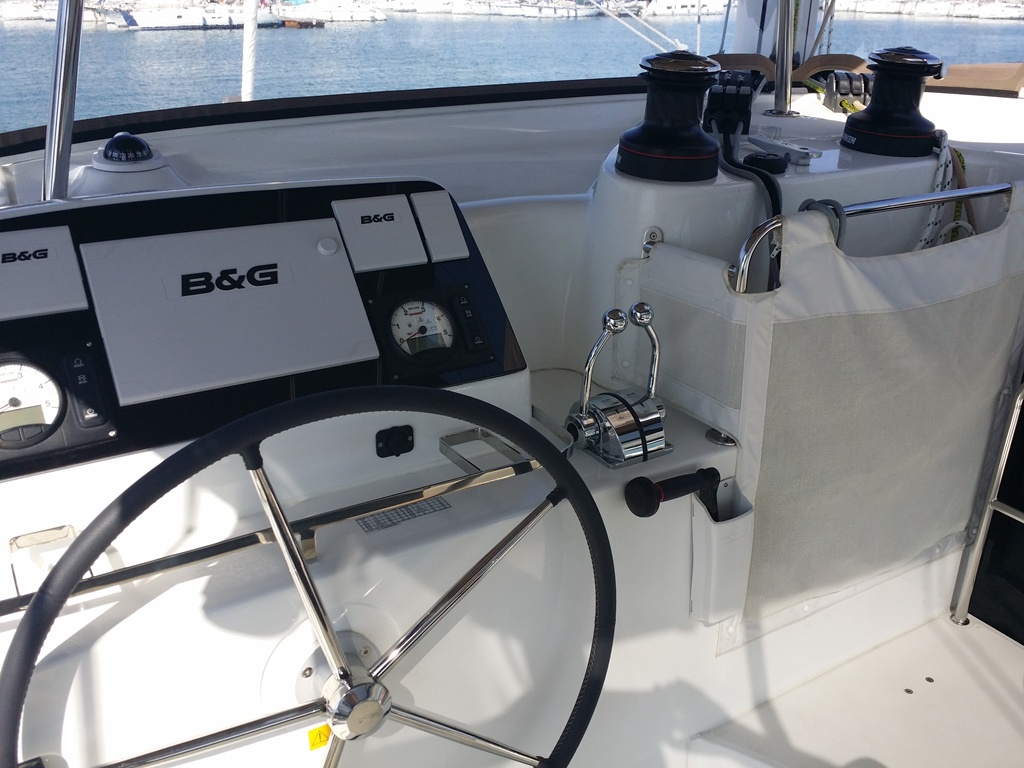 Lagoon 42 (4 Dbl / 2 singles 12) — photo 9
