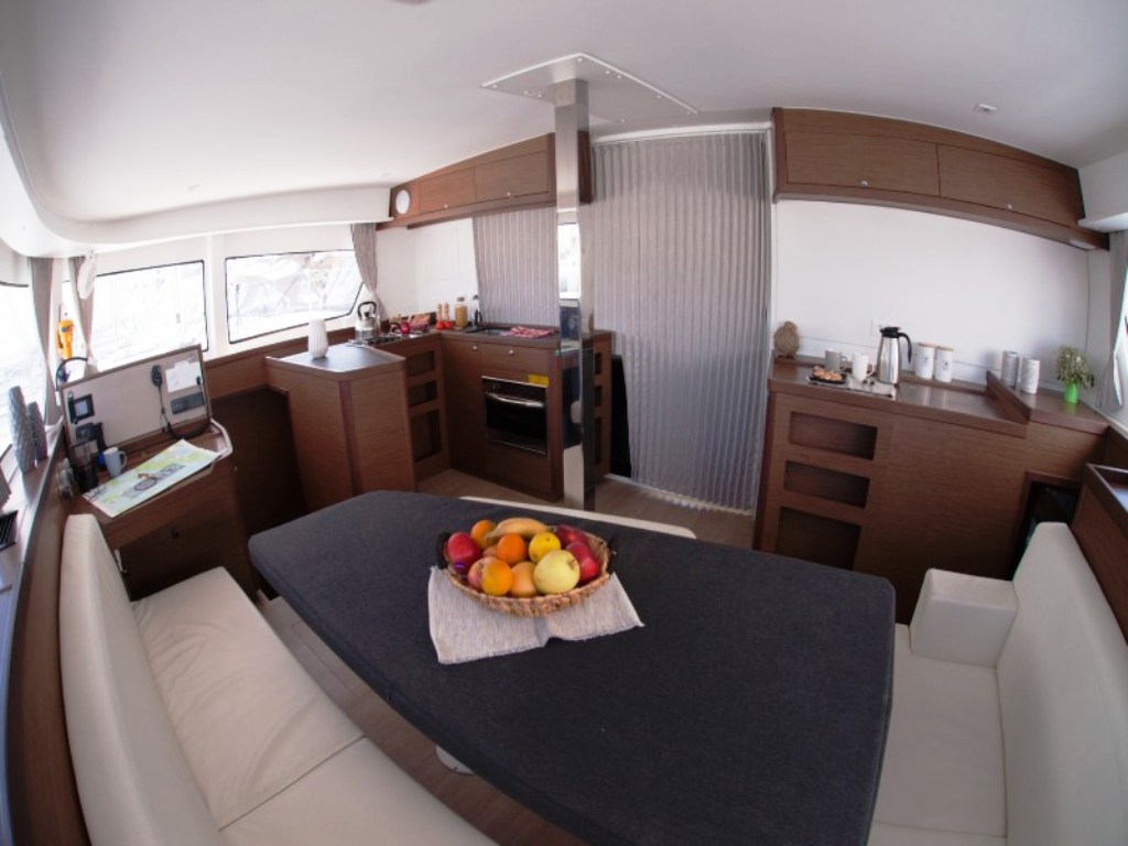 Lagoon 42 (4 dbl / 1 single ) — photo 4