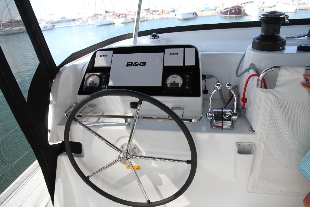Lagoon 42 (4 Dbl / 2 singles 12) — photo 9