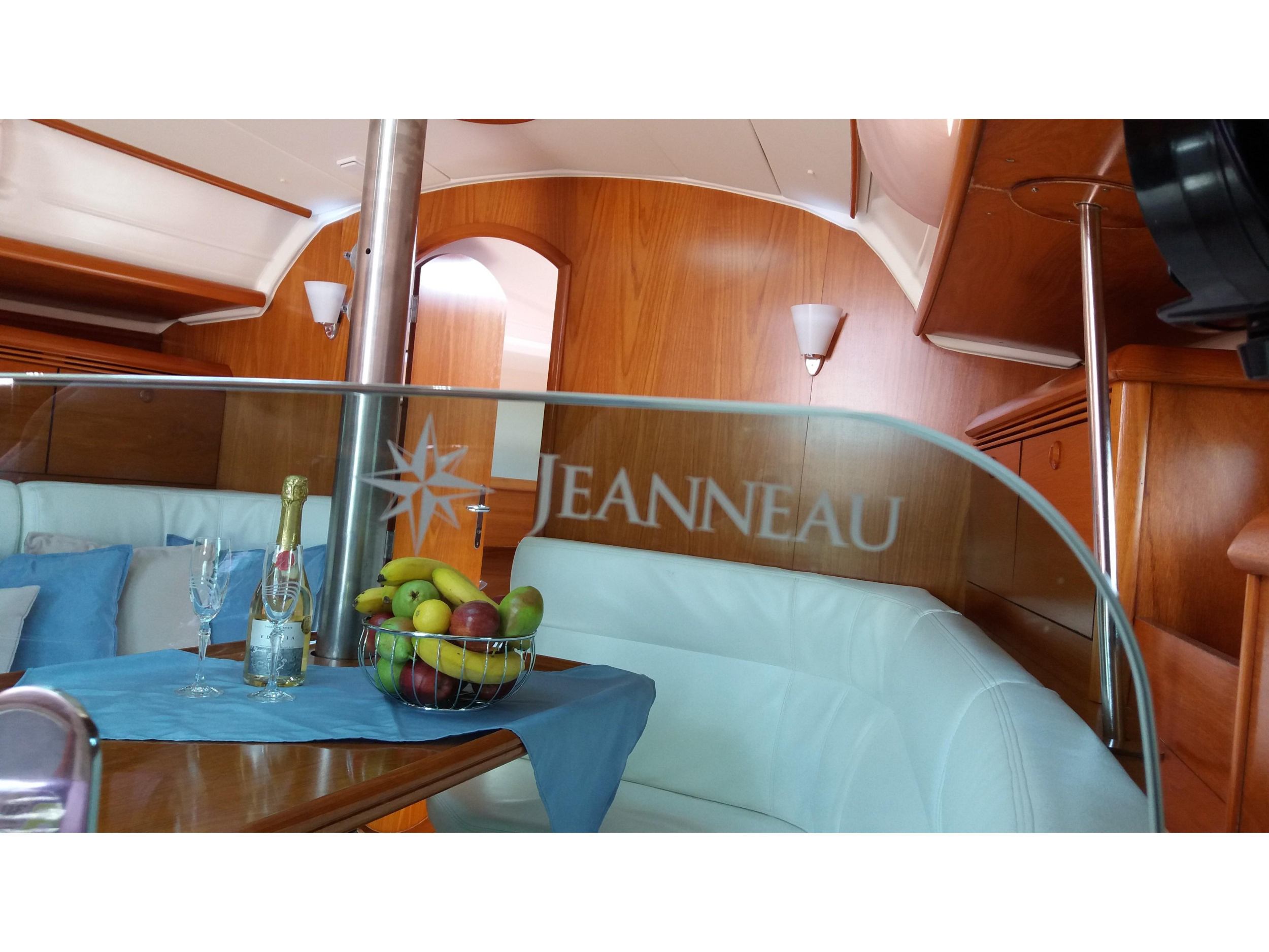 Sun Odyssey 35 — photo 6