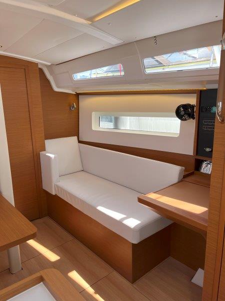 Sun Odyssey 380 — photo 5