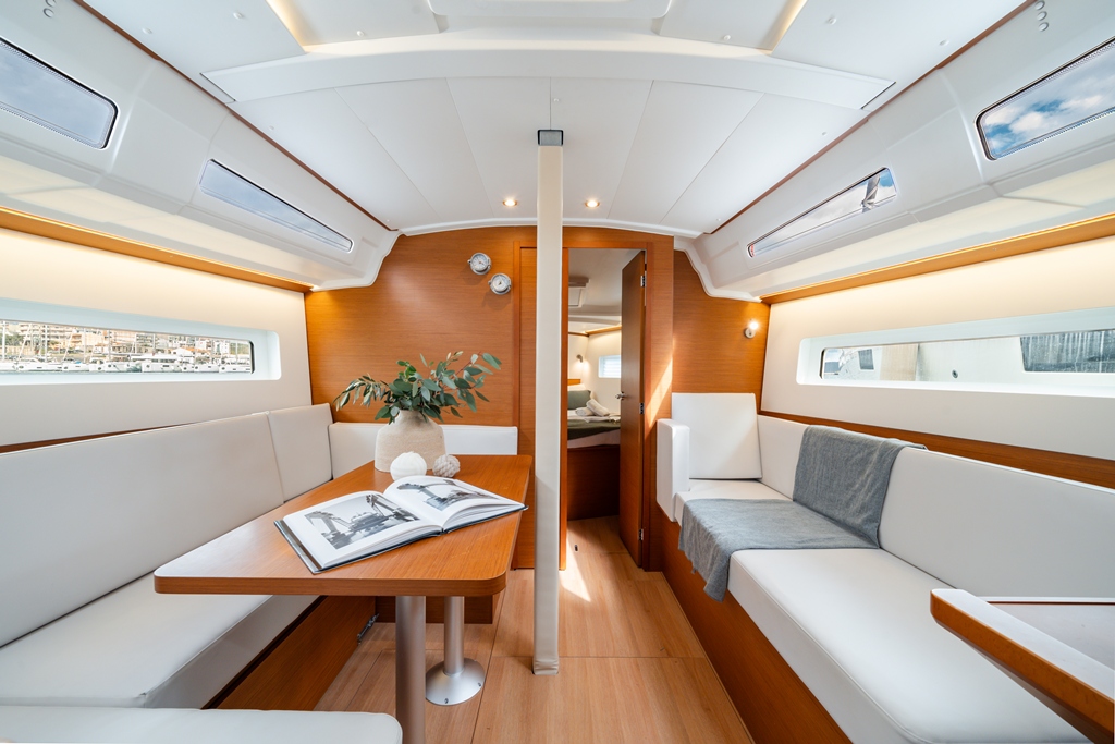 Sun Odyssey 380 — photo 6