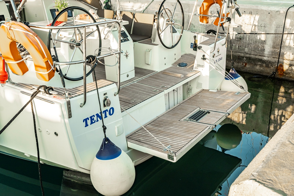 Sun Odyssey 410 — photo 2