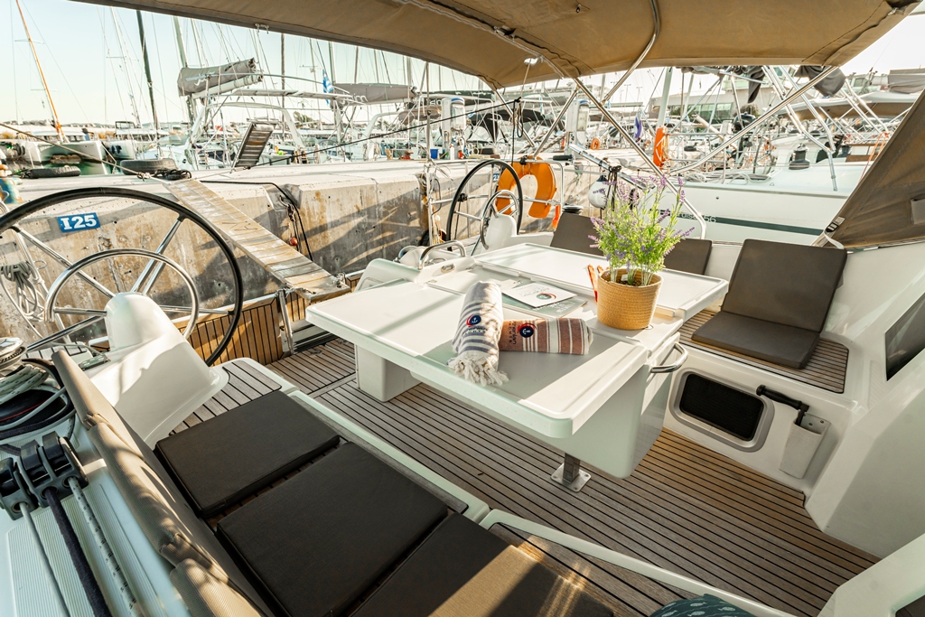 Sun Odyssey 410 — photo 8