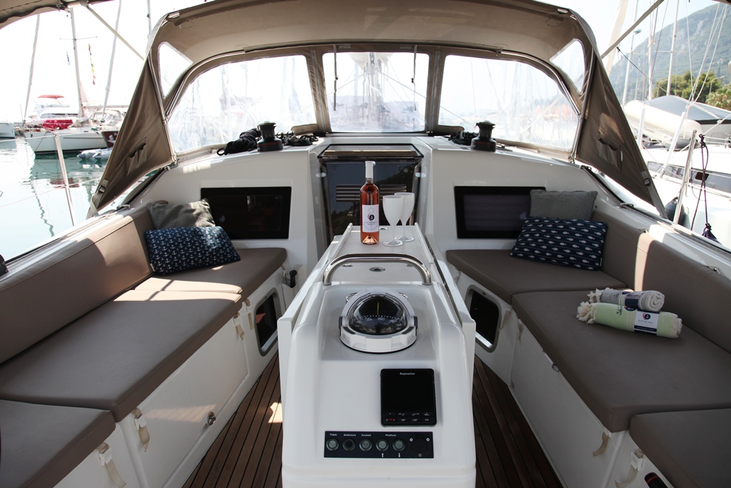 Sun Odyssey 410 — photo 3
