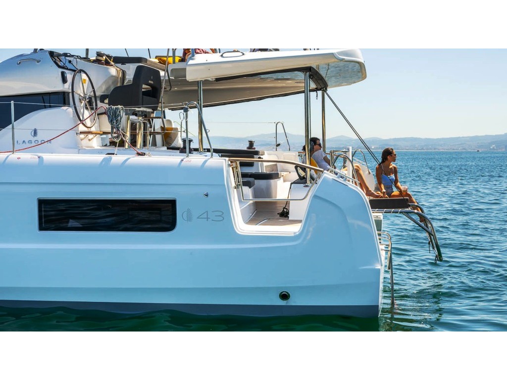 Lagoon 43 — photo 1