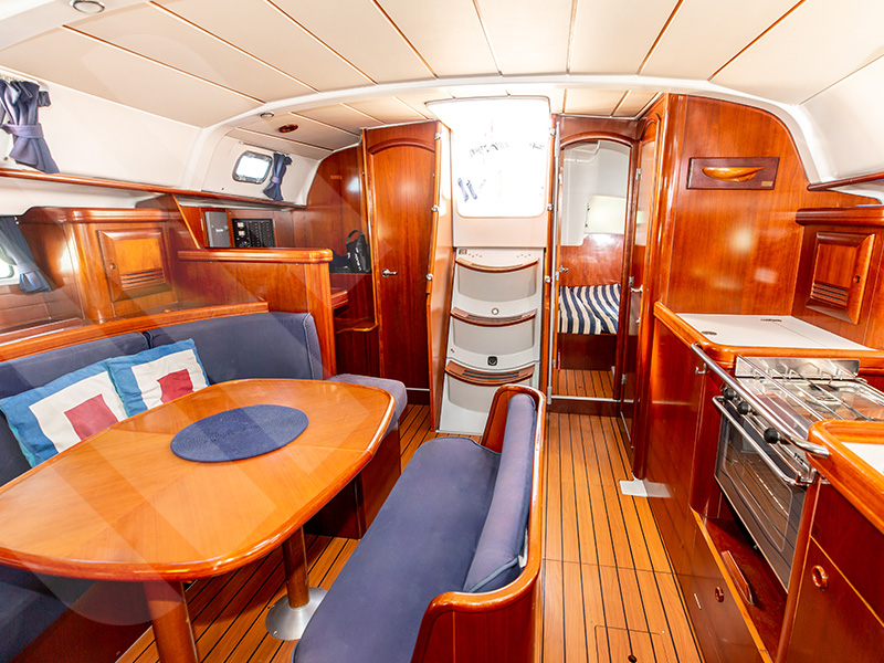Photo #5 - Oceanis 411 (Touareg) in Marseille - 7800