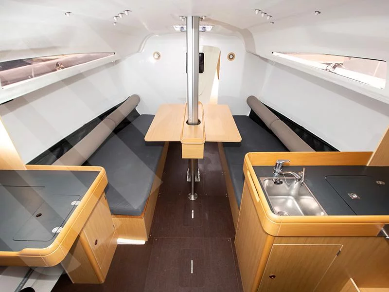 Sun Fast 3200 (R2D2) Interior image - 3