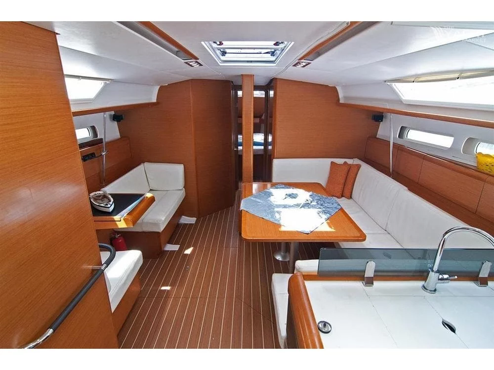 Jeanneau 439 (Marina 1) Interior image - 4