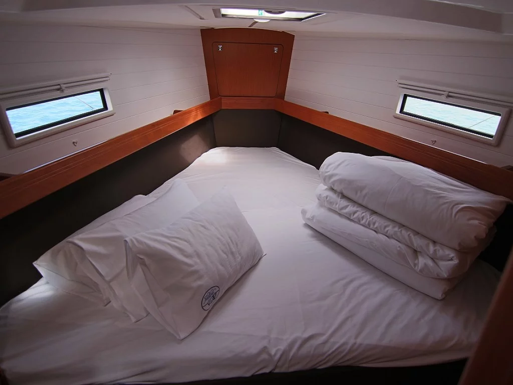 BAVARIA C 41 BT (REBECCA) Interior image - 12