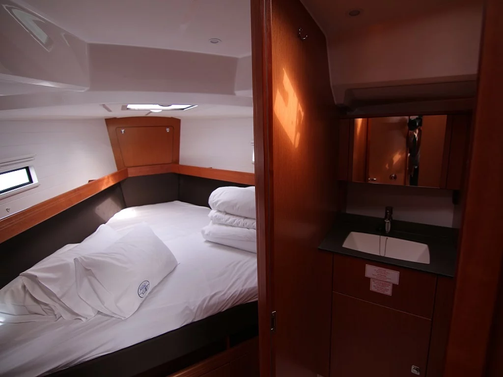 BAVARIA C 41 BT (REBECCA) Interior image - 4