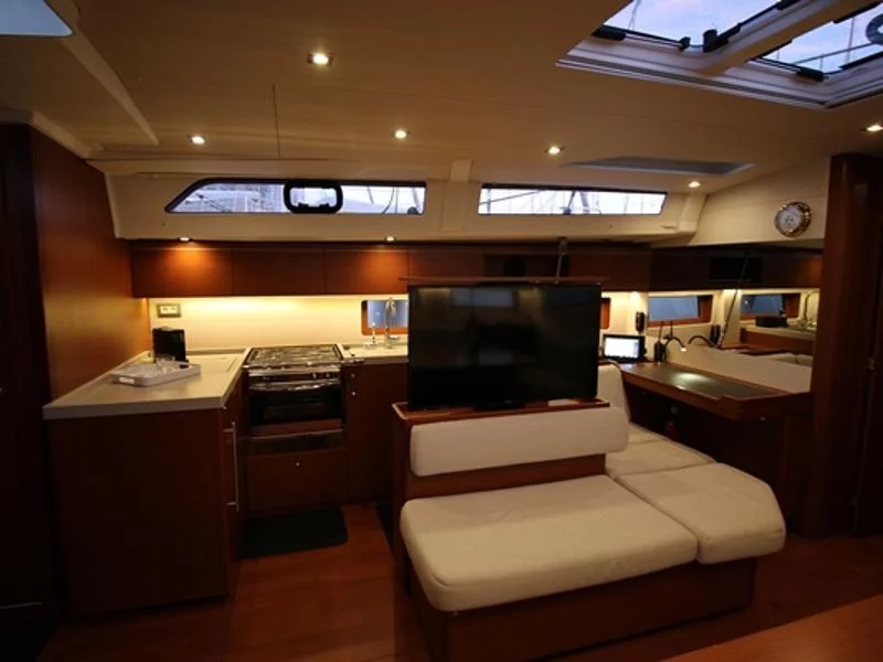 Oceanis 51.1 First Line (Pisces)  - 16