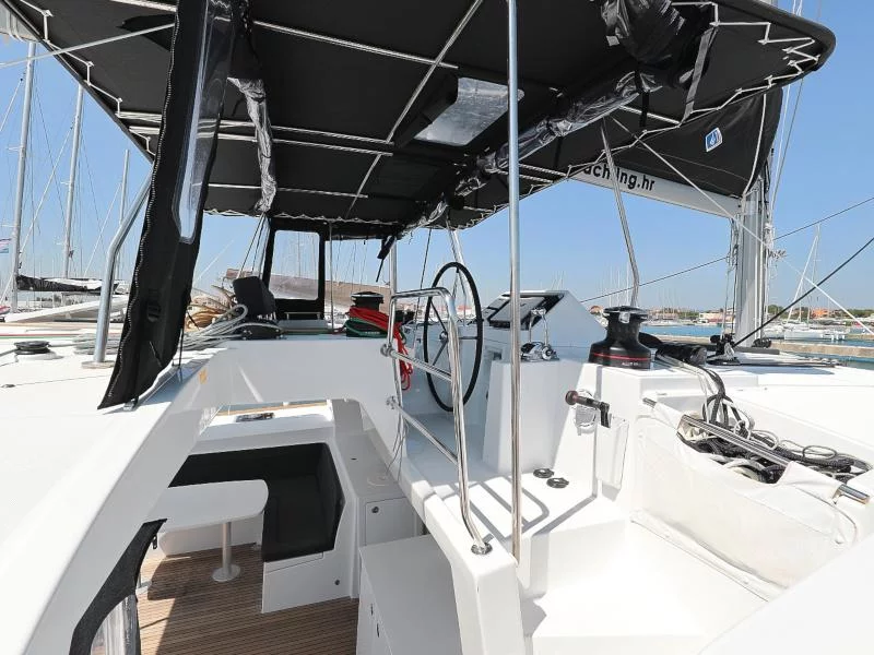 Lagoon 450 F (HOT STUFF)  - 4