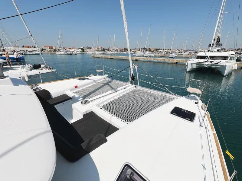 Lagoon 450 F (HOT STUFF)  - 3