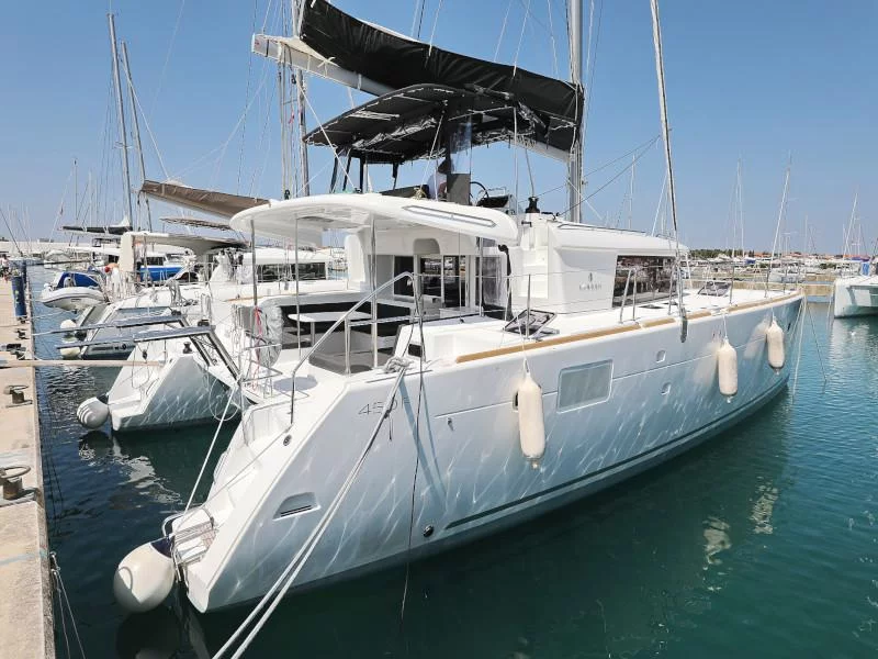 Lagoon 450 F (HOT STUFF)  - 6