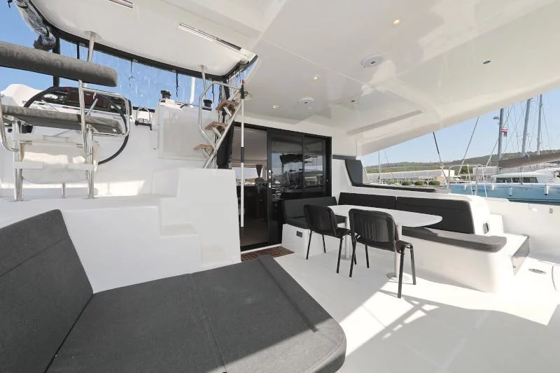 Lagoon 42 (ROYAL SALUTE)  - 76